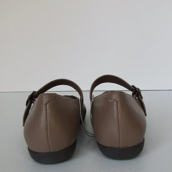Trotters Sugar Leather Flat Shoe - Picture 5 of 8